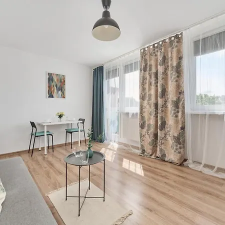 Studio With Sky Tower View By Renters Wroclaw