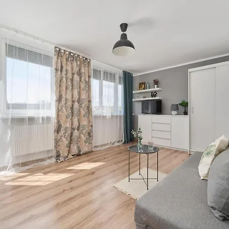 Studio With Sky Tower View By Renters Wroclaw