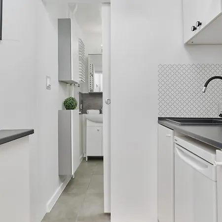 Studio With Sky Tower View By Renters