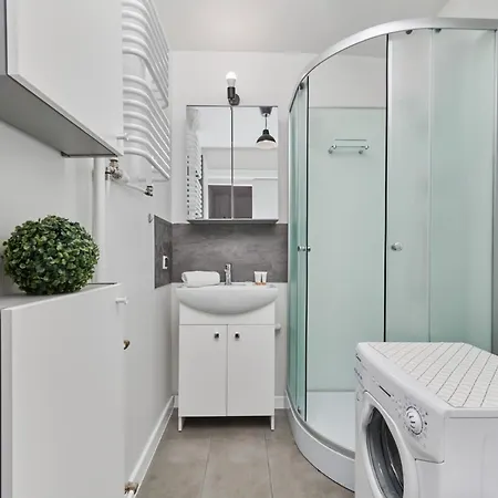 Studio With Sky Tower View By Renters Wroclaw
