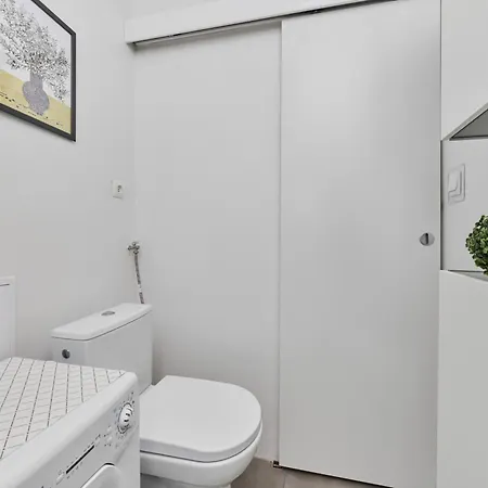 Apartment Studio With Sky Tower View By Renters Wroclaw