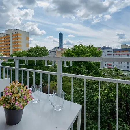 Studio With Sky Tower View By Renters Apartament *